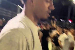 太猛啦 徐家汇公园死亡隔扣。来之NBA勇士队的球员...